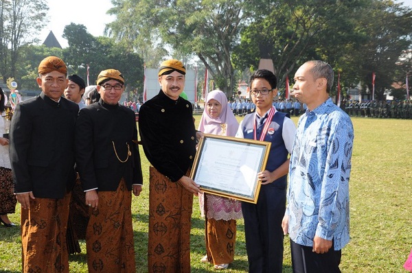  PAKAIAN  ADAT  MERIAHKAN HARI JADI KE 1267 SALATIGA 