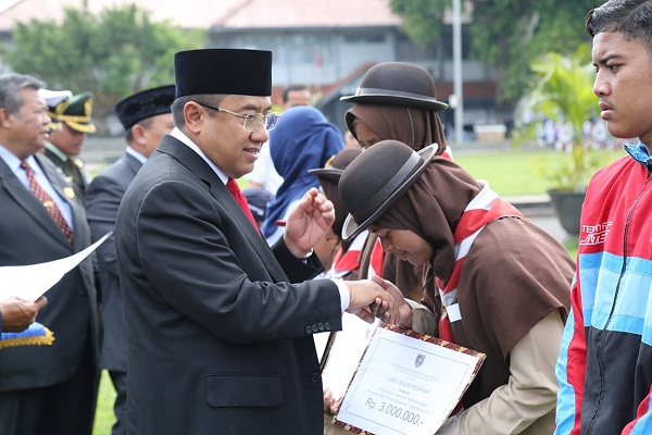 BUPATI PIMPIN PERINGATAN HARI PAHLAWAN - Pemerintah Provinsi Jawa Tengah