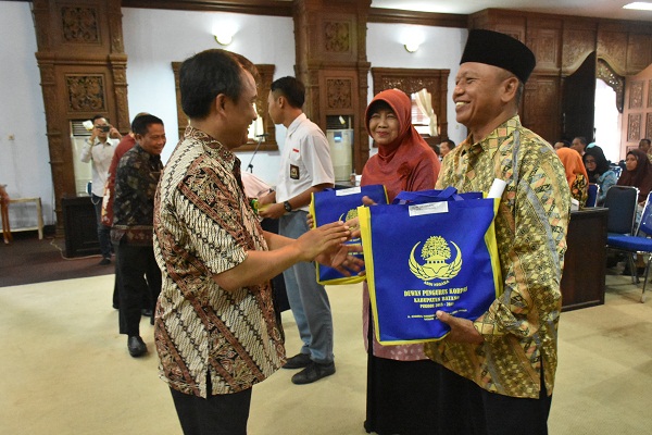 PENYERAHAN TALI ASIH OLEH KORPRI BATANG  Pemerintah Provinsi Jawa Tengah  Pemerintah Provinsi 