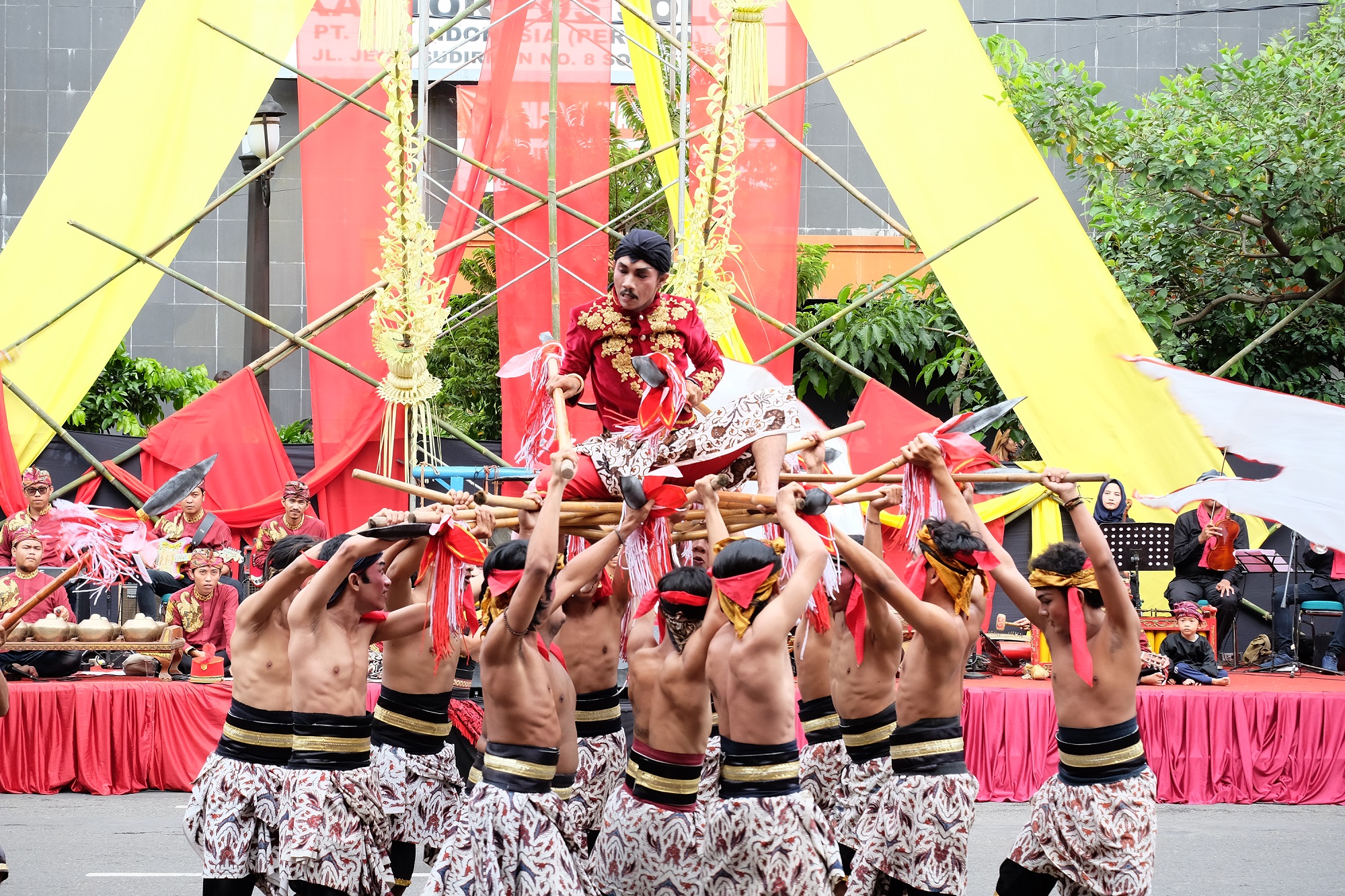 KOLOSAL ADEGING KOTA SALA MERIAHKAN HARI JADI KOTA SOLO