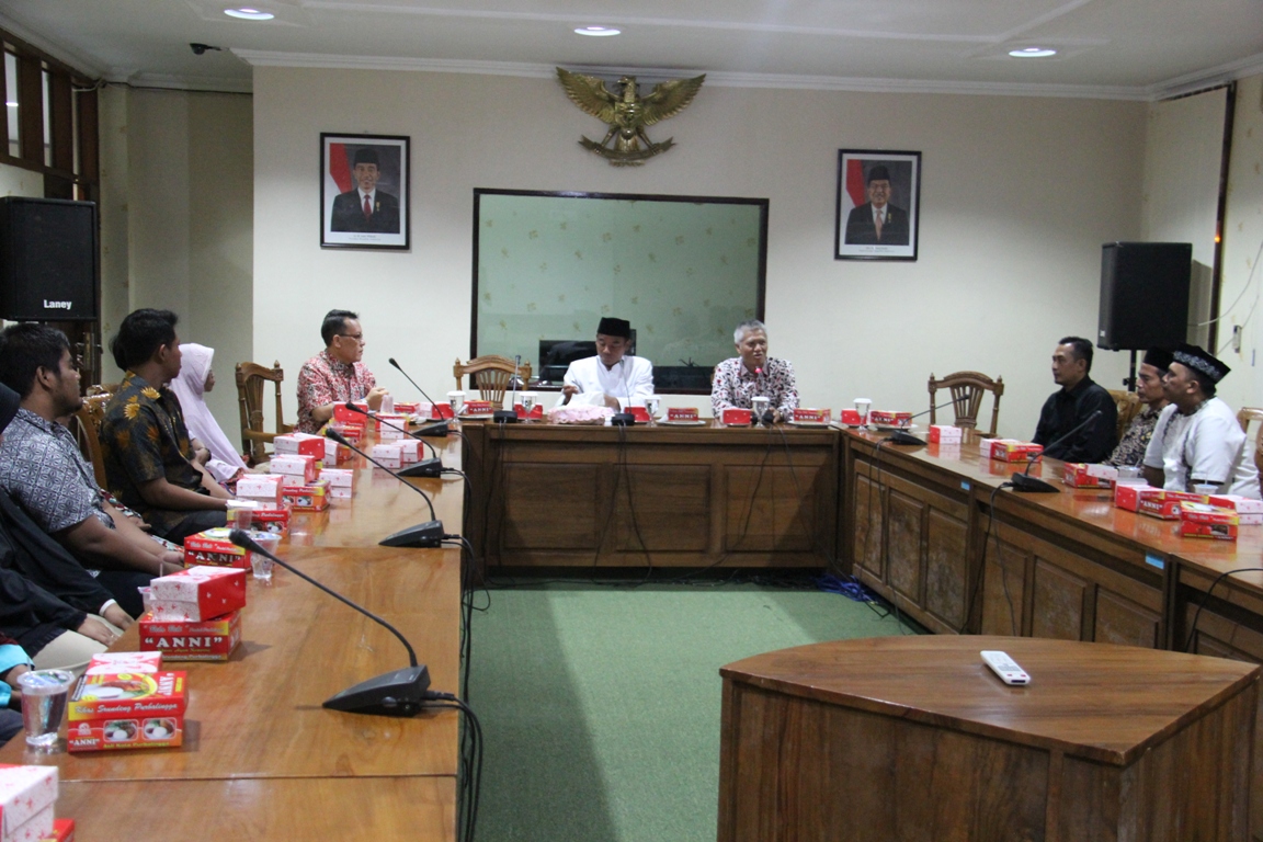 BUPATI APRESIASI MANTAN KADES DAN PERANGKAT