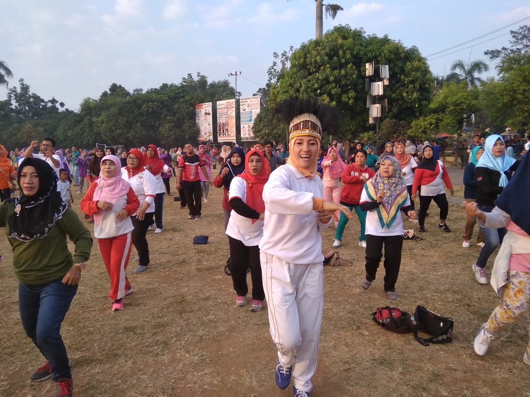 Ribuan Warga Pekalongan Ikut Pecahkan Rekor Dunia Senam Poco Poco