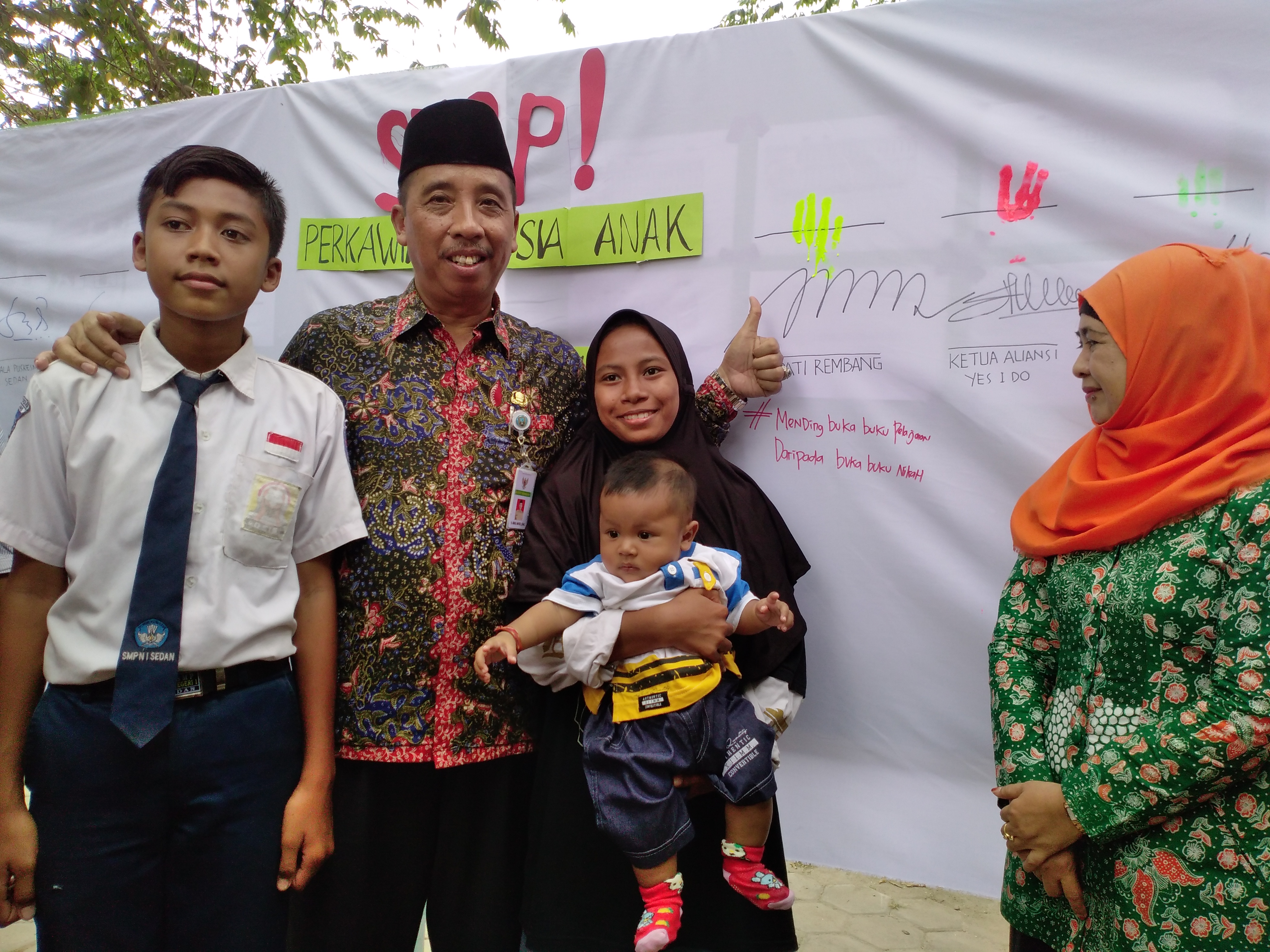 Lebih Baik Buka Buku Sekolah Daripada Buka Buku Nikah