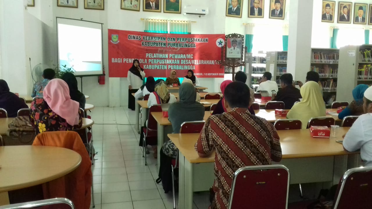 Pengelola Perpusdes Diajari Pembuatan Blog dan MC