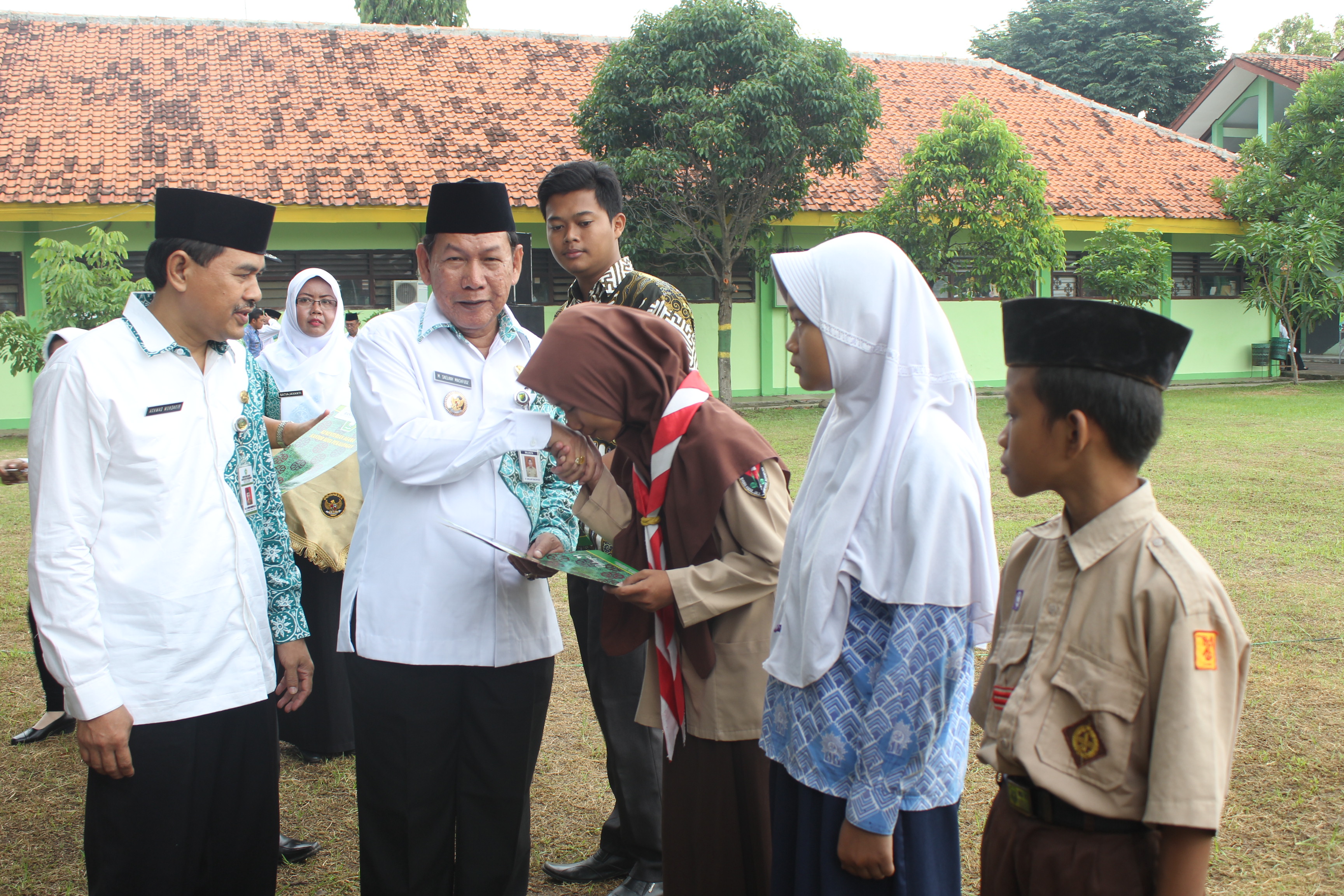 Guru dan Siswa di Pekalongan memperoleh Penghargaan