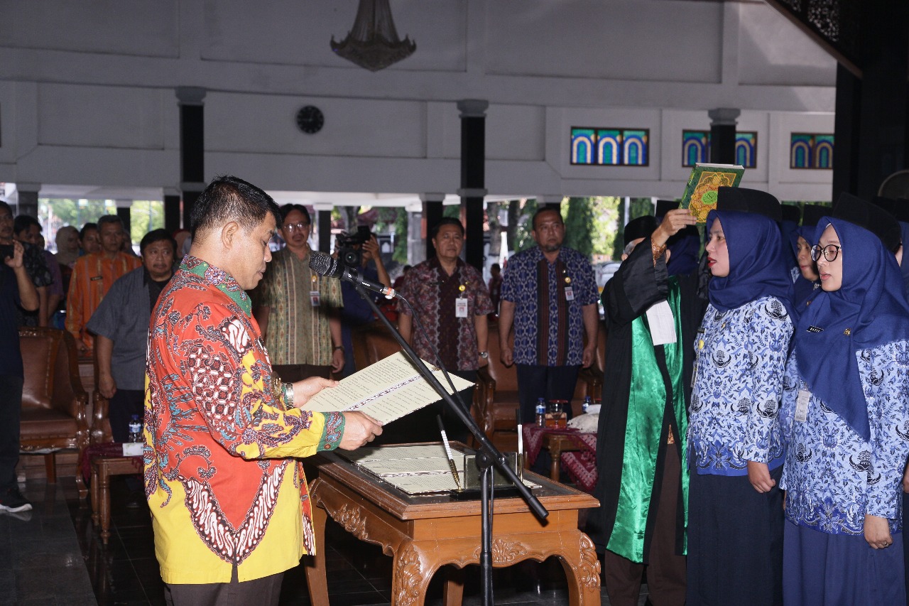 Bupati Junaedi Lantik 125 PNS Pemkab Pemalang