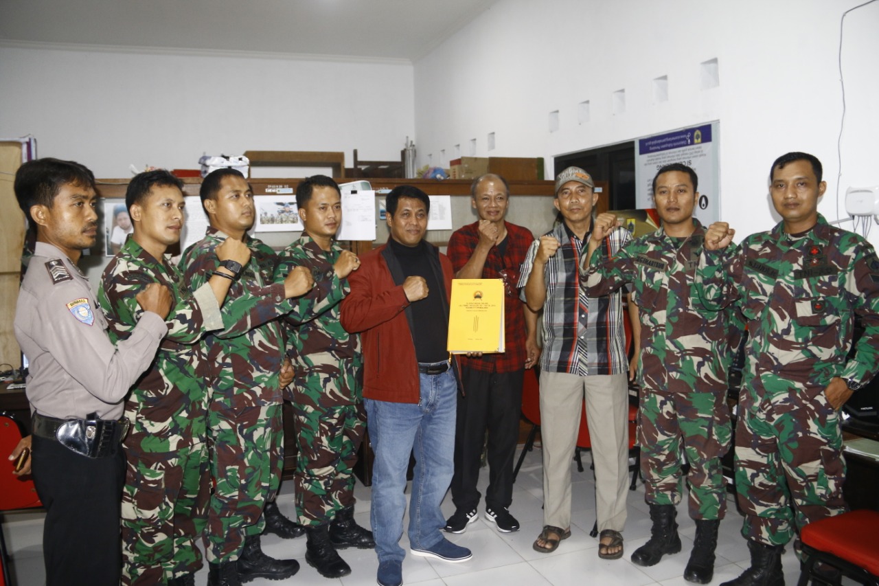 Bupati Junaedi Sambangi Posko Jurnalistik TMMD