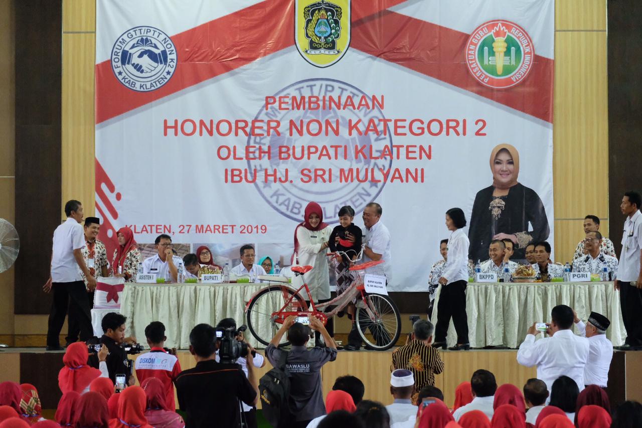 Bupati Ingatkan Honorer Non K-2 Tak Berkecil Hati