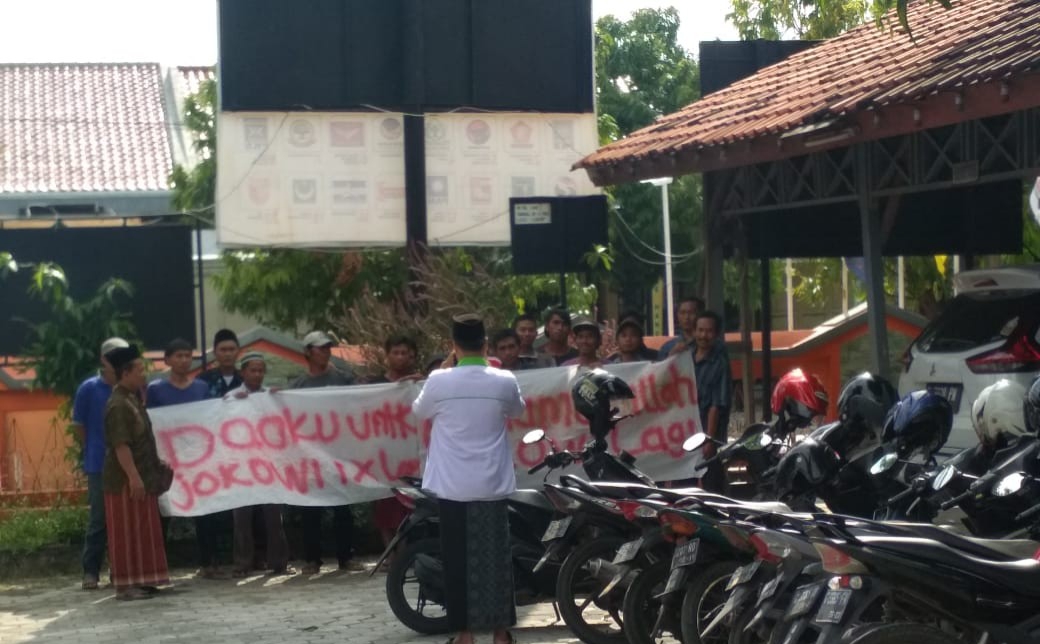 H+1 Puluhan Orang Datangi Kantor KPU Pemalang
