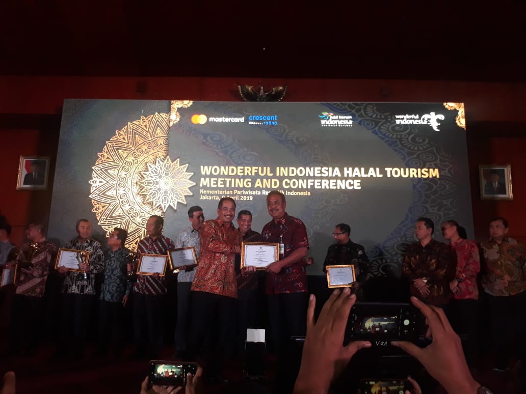 Provinsi Jawa Tengah mendapat penghargaan Indonesia Muslim Travel Index (IMTI) 2019 sebagai Destinasi Wisata Halal Unggulan | Sumber: Jatengprov.go.id