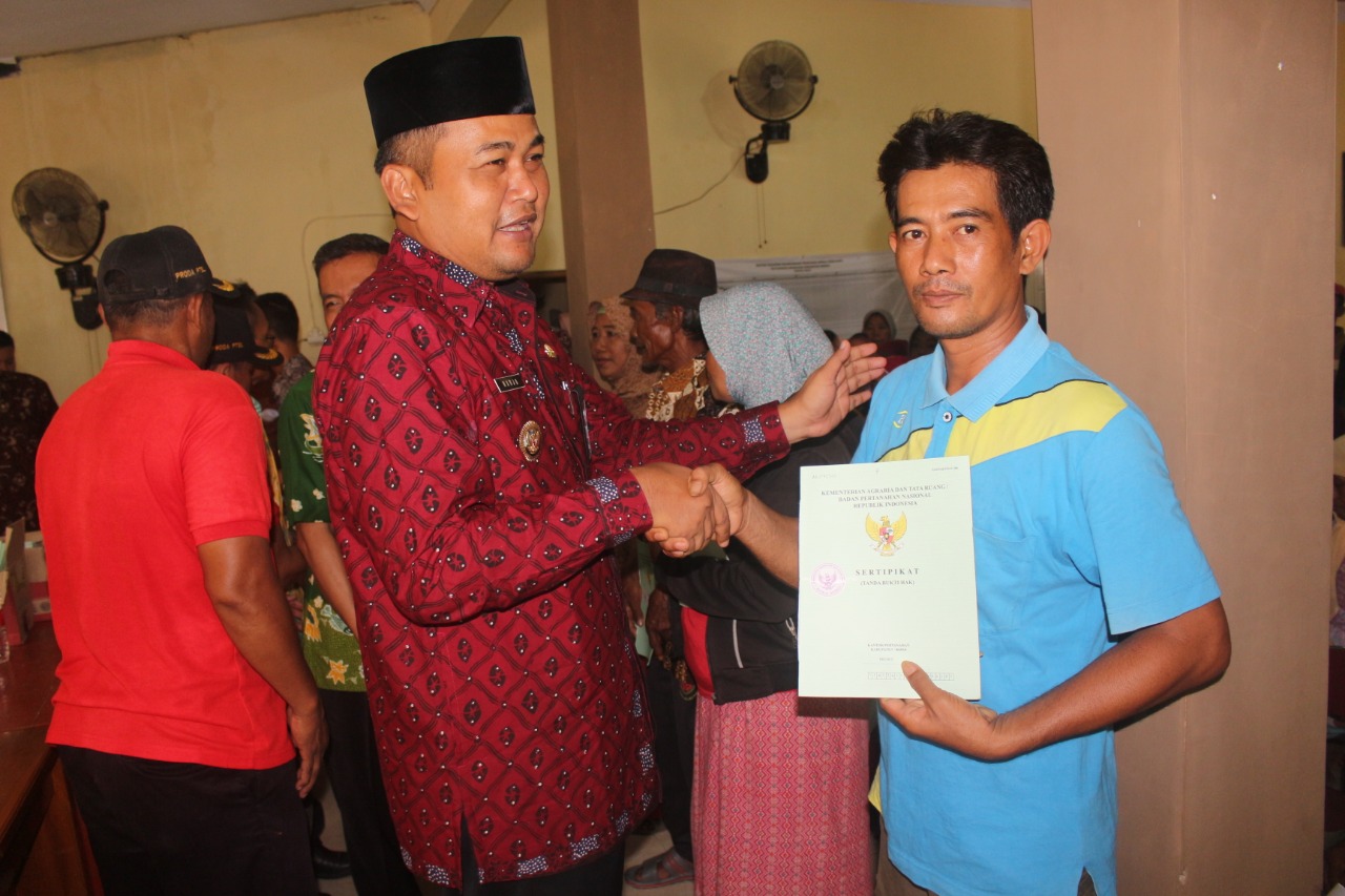 Giliran Warga Kupu Dapat Sertifikat Tanah Proda