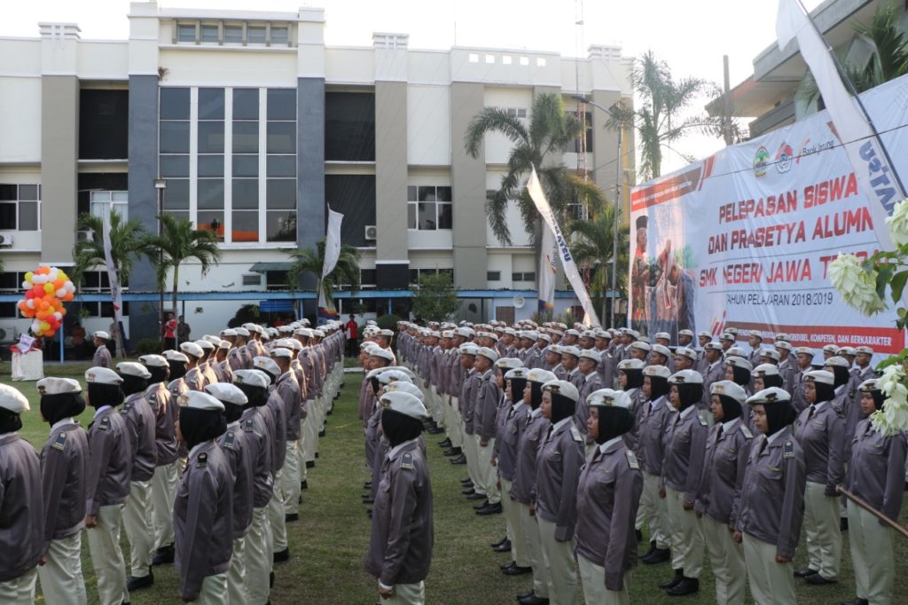 Diwisuda, 98 Lulusan SMKN Jateng Langsung Kerja - Pemerintah Provinsi