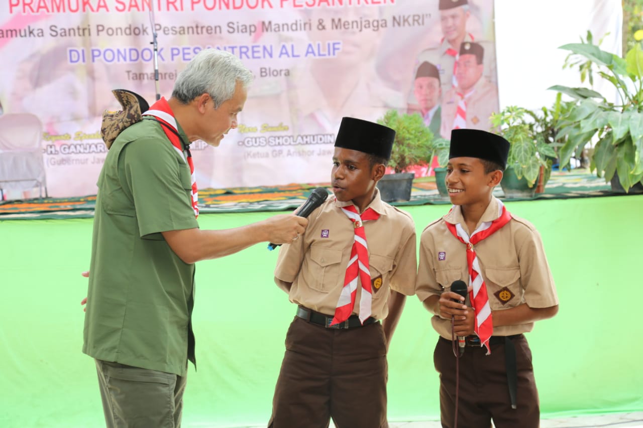 Ganjar Dialog dengan Santri Pramuka asal Papua