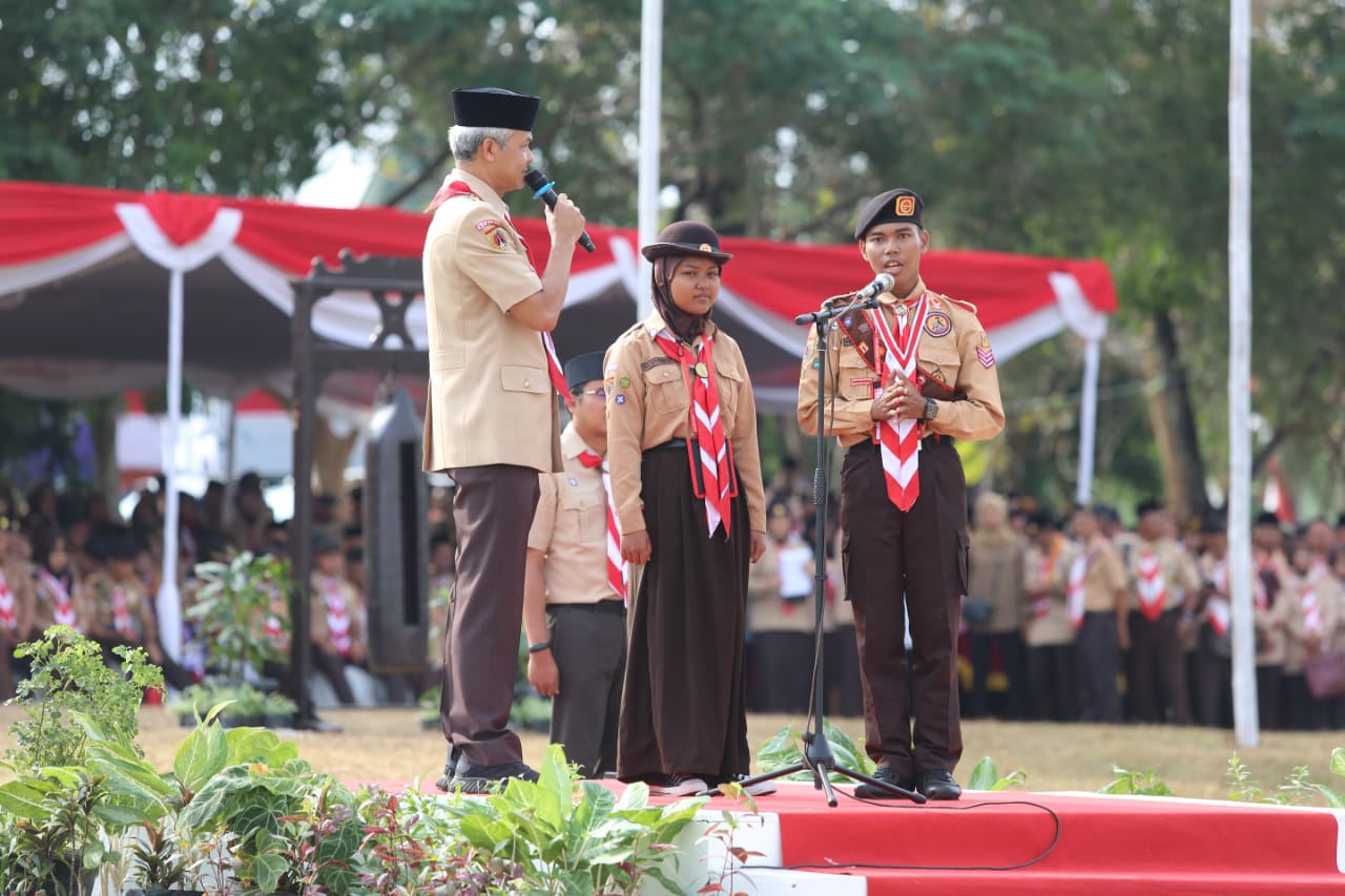 Ganjar Hadiahi Laptop Untuk 2 Peserta Jamda Pemerintah