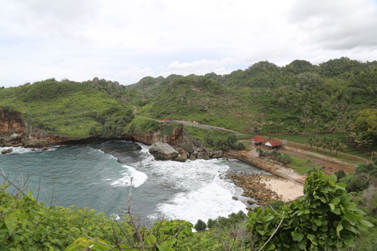 4 Pantai Menawan Di Ujung Selatan Wonogiri Pemerintah Provinsi