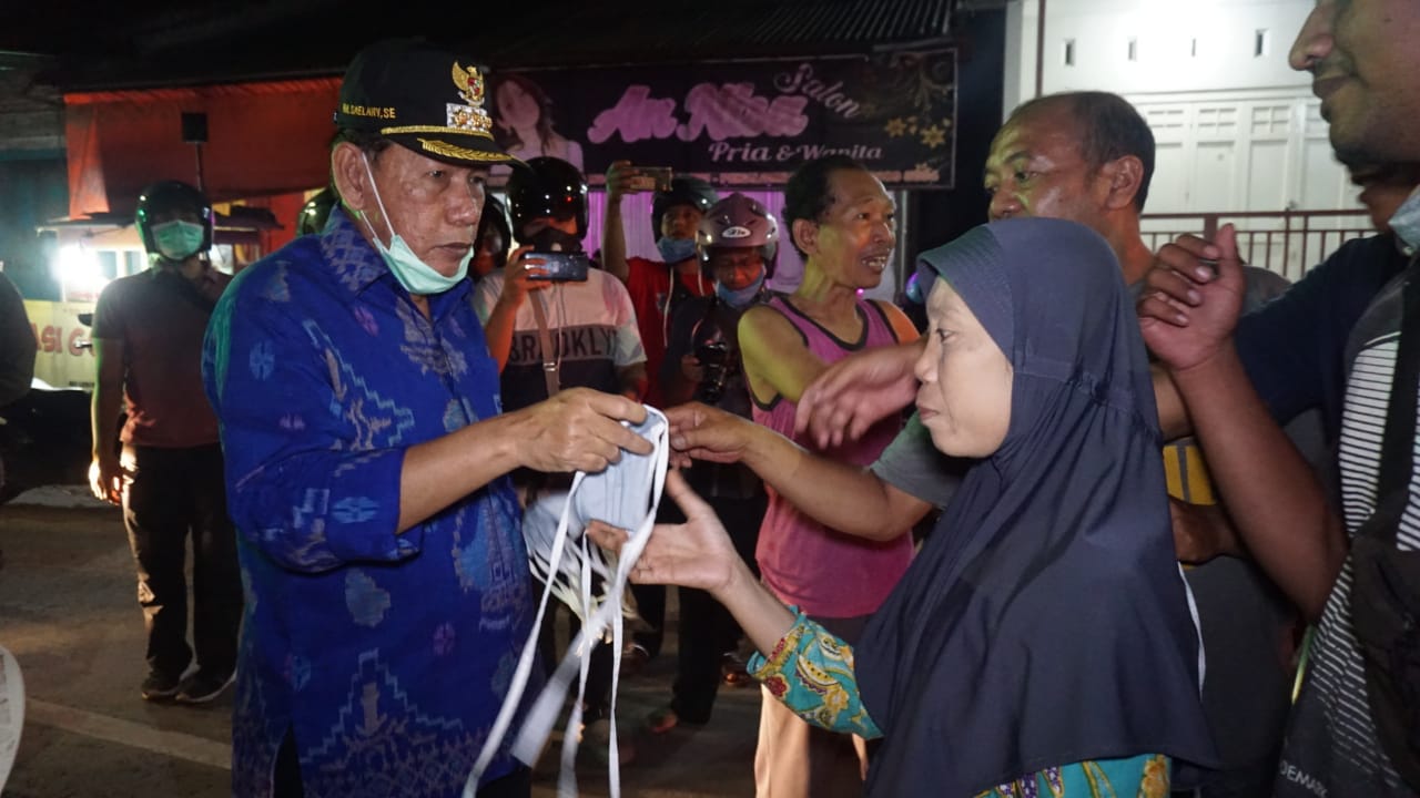 Lawan Covid-19, Pemkot Bagikan Masker