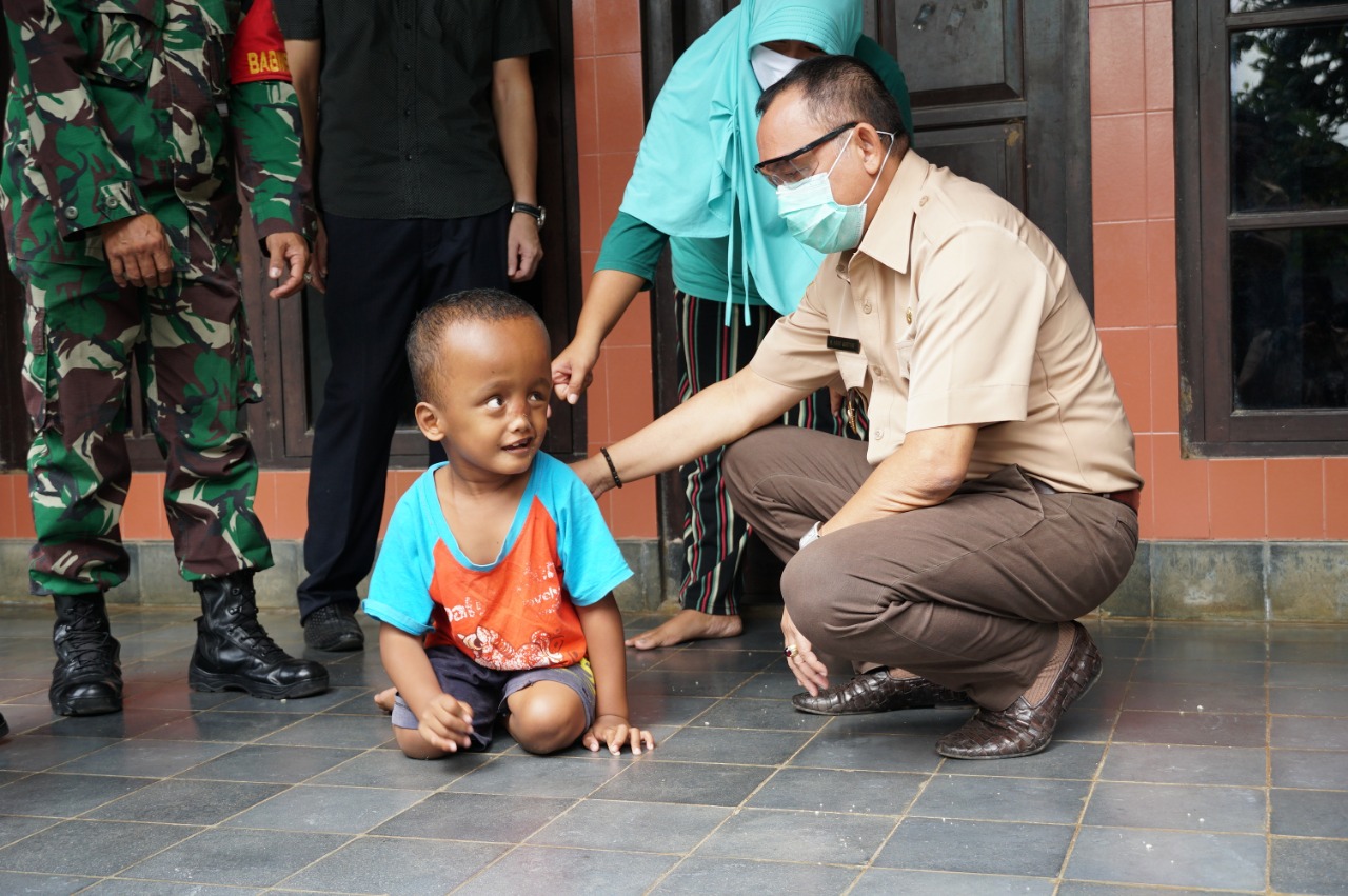 Bupati Beri Semangat Penerima RTLH dan Keluarga Anak Hidrosefalus