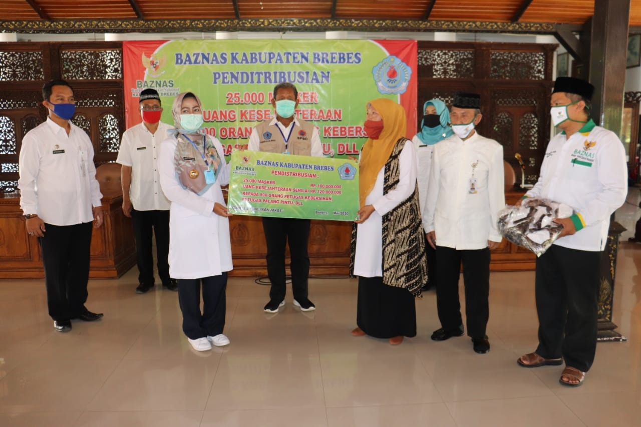Baznas Brebes Distribusikan Masker dan Uang Kesra