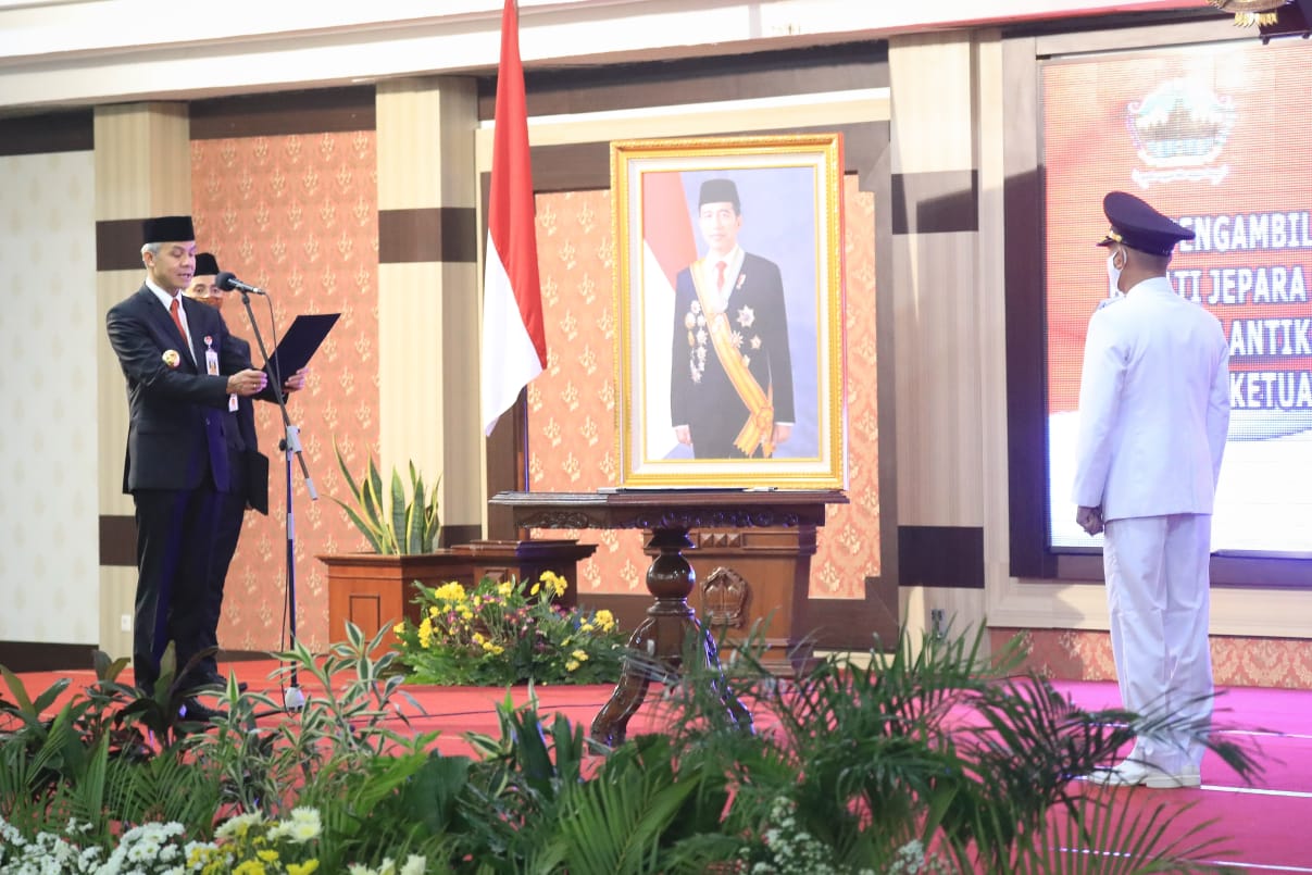 Lantik Bupati Jepara, Ini Pesan Ganjar - Pemerintah Provinsi Jawa Tengah