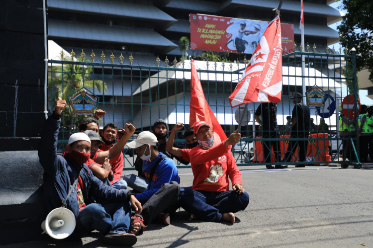 Demo Buruh, Ganjar Ingatkan Protokol Kesehatan - Pemerintah Provinsi Jawa  Tengah