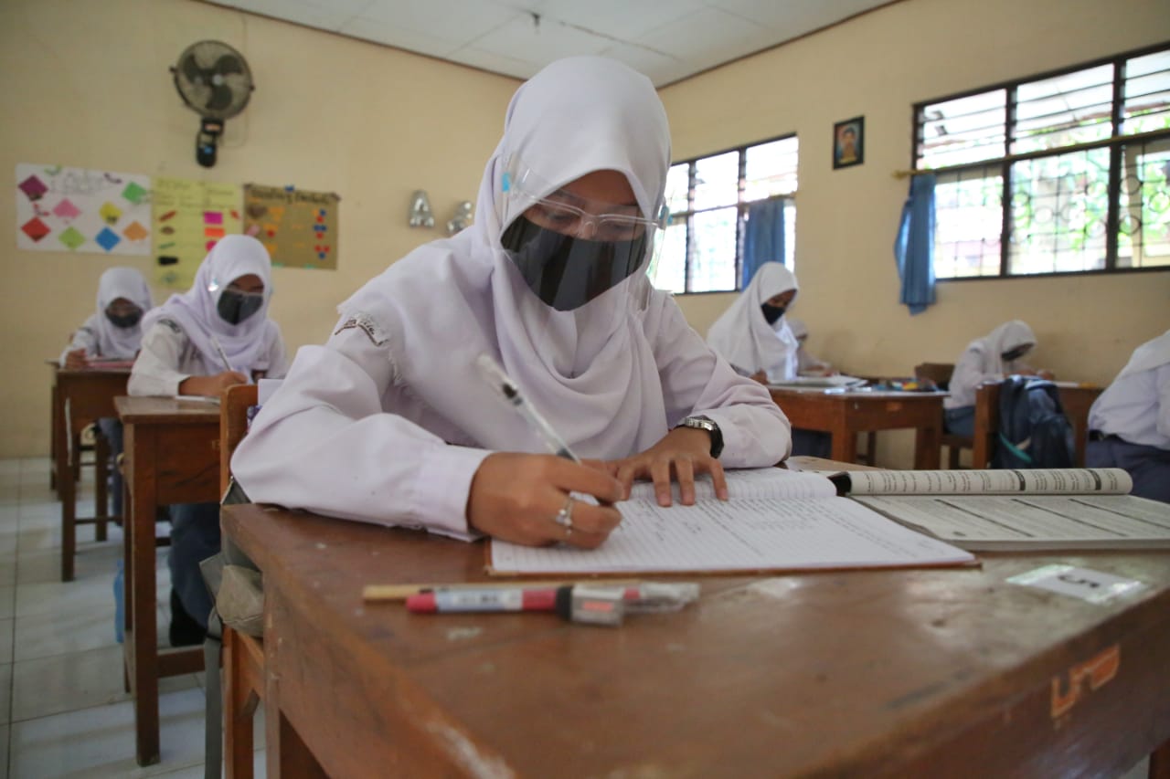 Siswa Sambut Bahagia Pembelajaran Tatap Muka Meski Protokol Kesehatan Diperketat Pemerintah 8305