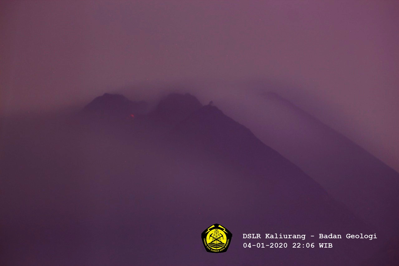Merapi Munculkan Lava Pijar, Masyarakat Diminta Tingkatkan Kewaspadaan