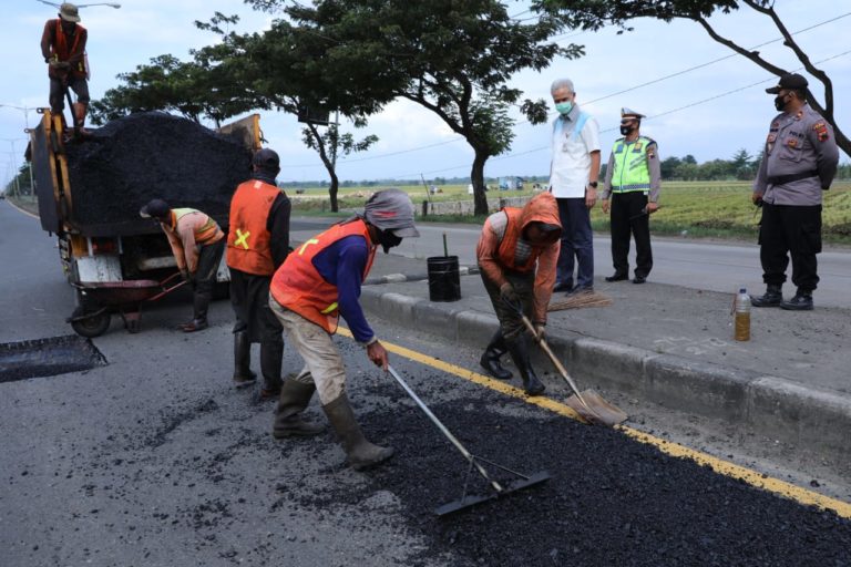 Ganjar Ajak Balai Besar Pelaksanaan Jalan Cek Kondisi Pantura