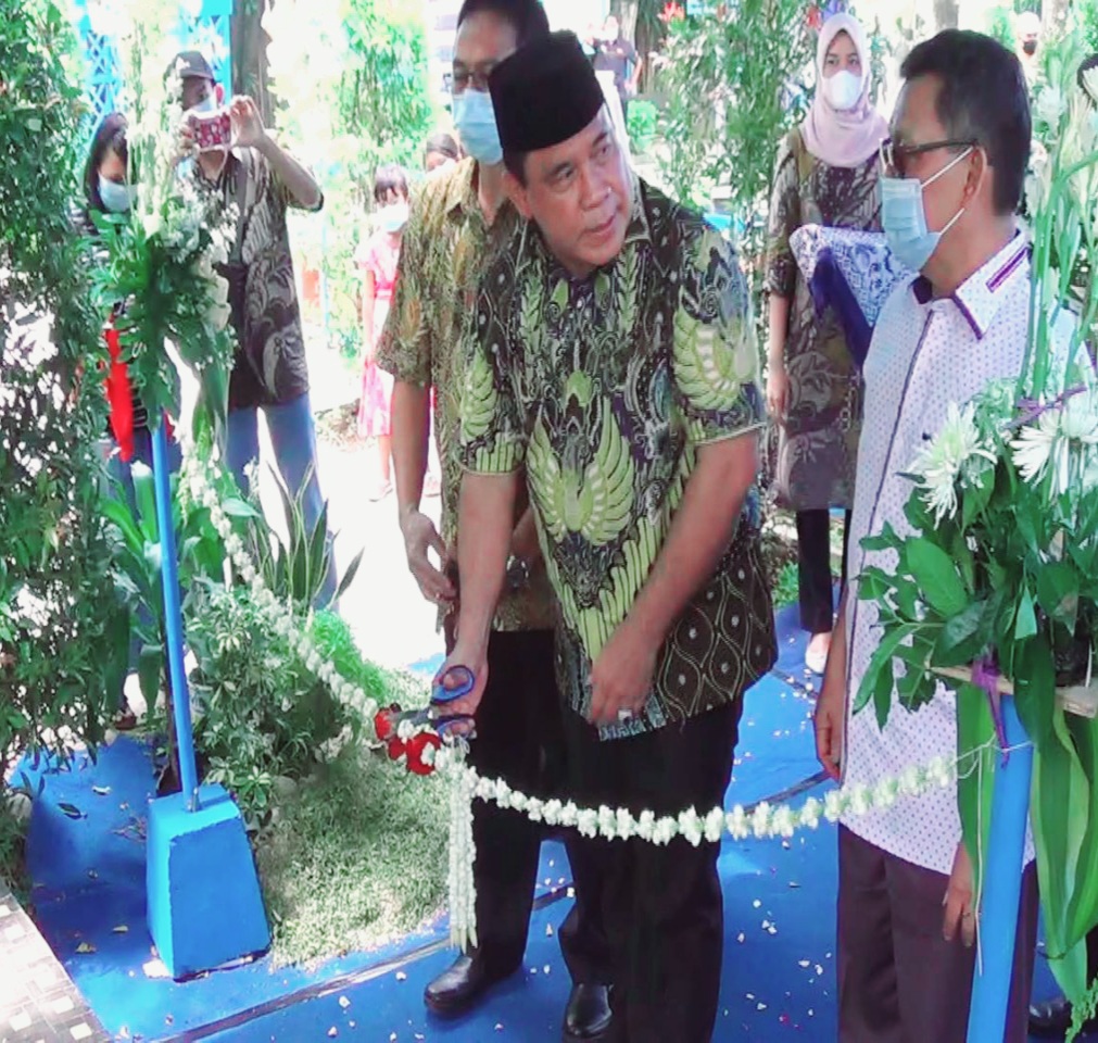 Warga Kendal Bisa Nikmati Air Siap Minum Gratis di Taman Gajahmada ...