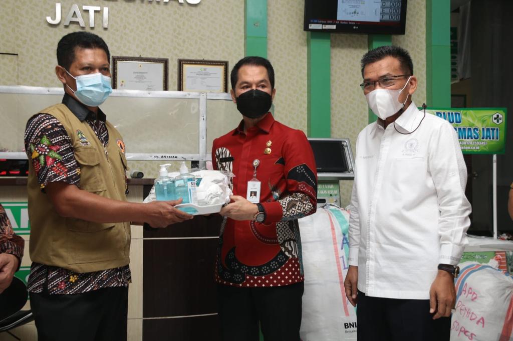 Bantuan APD, Penyemangat Turunkan Penyebaran Covid-19 – Pemerintah ...