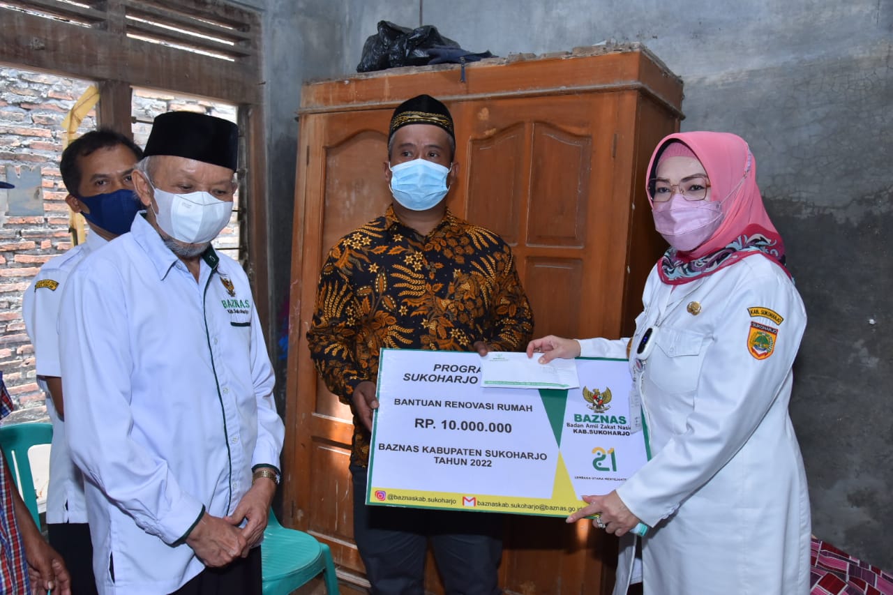 Bupati Sukoharjo Serahkan Bantuan dari Baznas