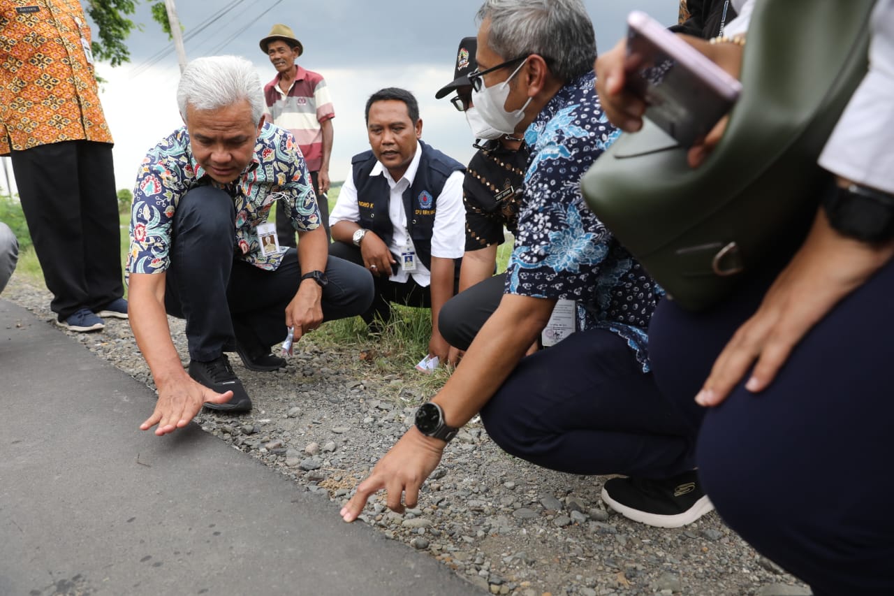 Tinjau Ruas Pabatan-Rengaspandawa, Ganjar Disambut Senang Warga ...