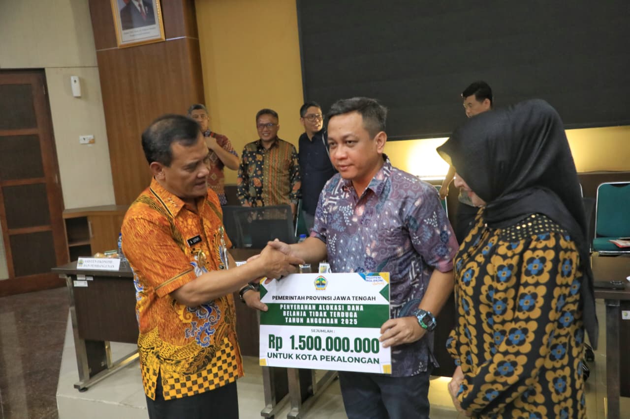Pemprov Jateng Salurkan Bantuan Keuangan kepada Pemkot Pekalongan Total Rp61 Miliar