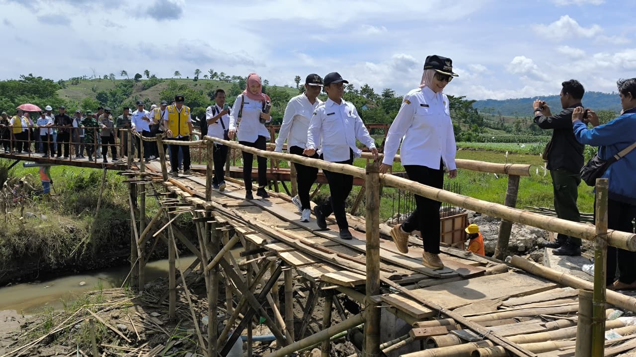Bupati Kendal Tinjau Pembangunan Jalan dan Jembatan