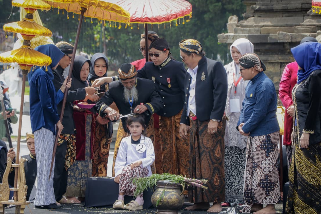 Minta Sepeda Listrik, Malayeka Jalani Ruwatan Rambut Gimbal