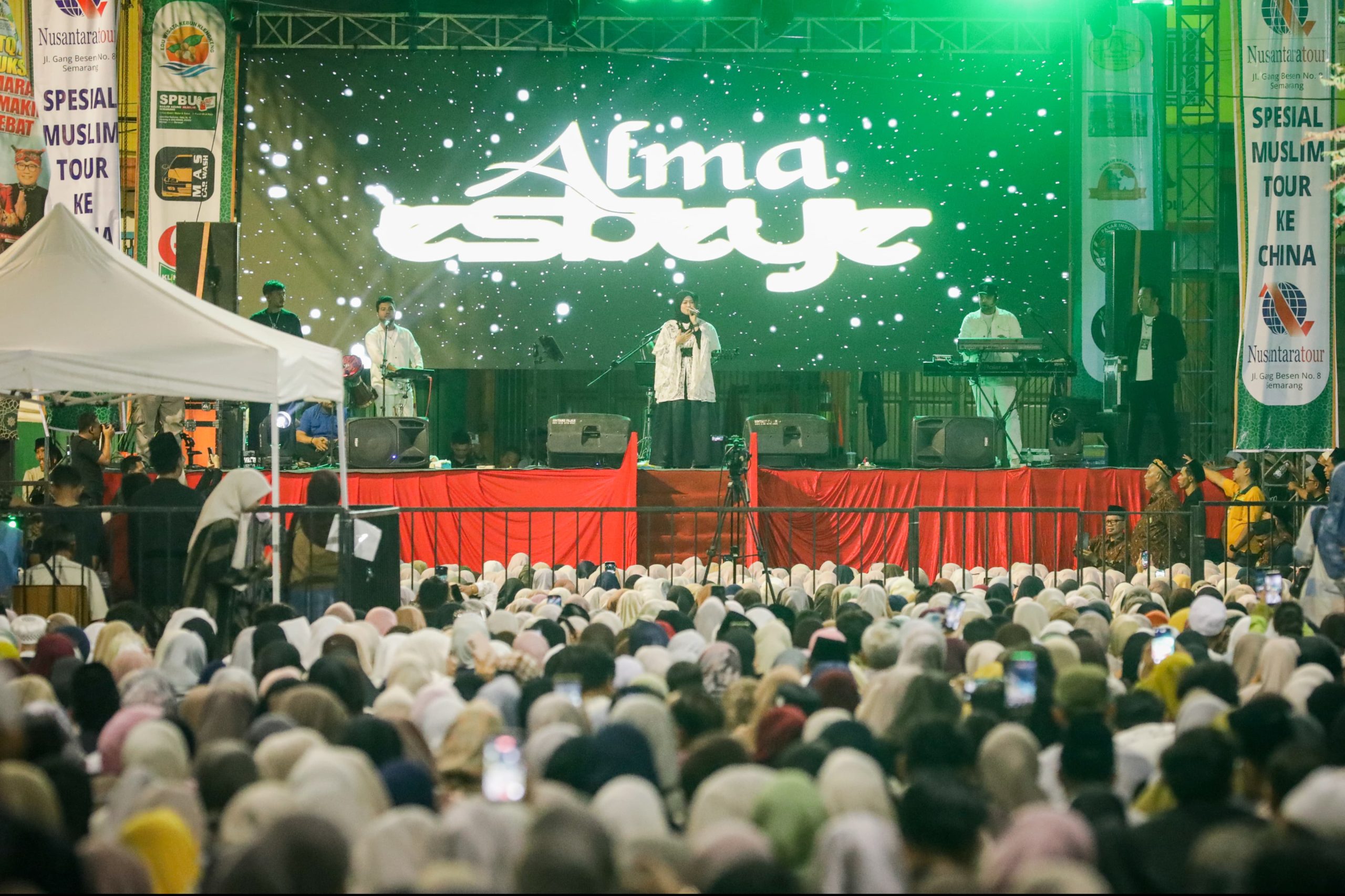 Malam Kebersamaan Kafilah MTQ Nasional di Halaman Masjid Agung Semarang
