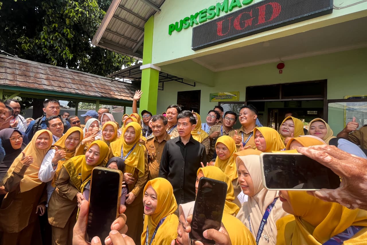 Temui Korban Dugaan Keracunan MBG di Batang, Gibran dan Ahmad Luthfi Dengar Keluhan Warga