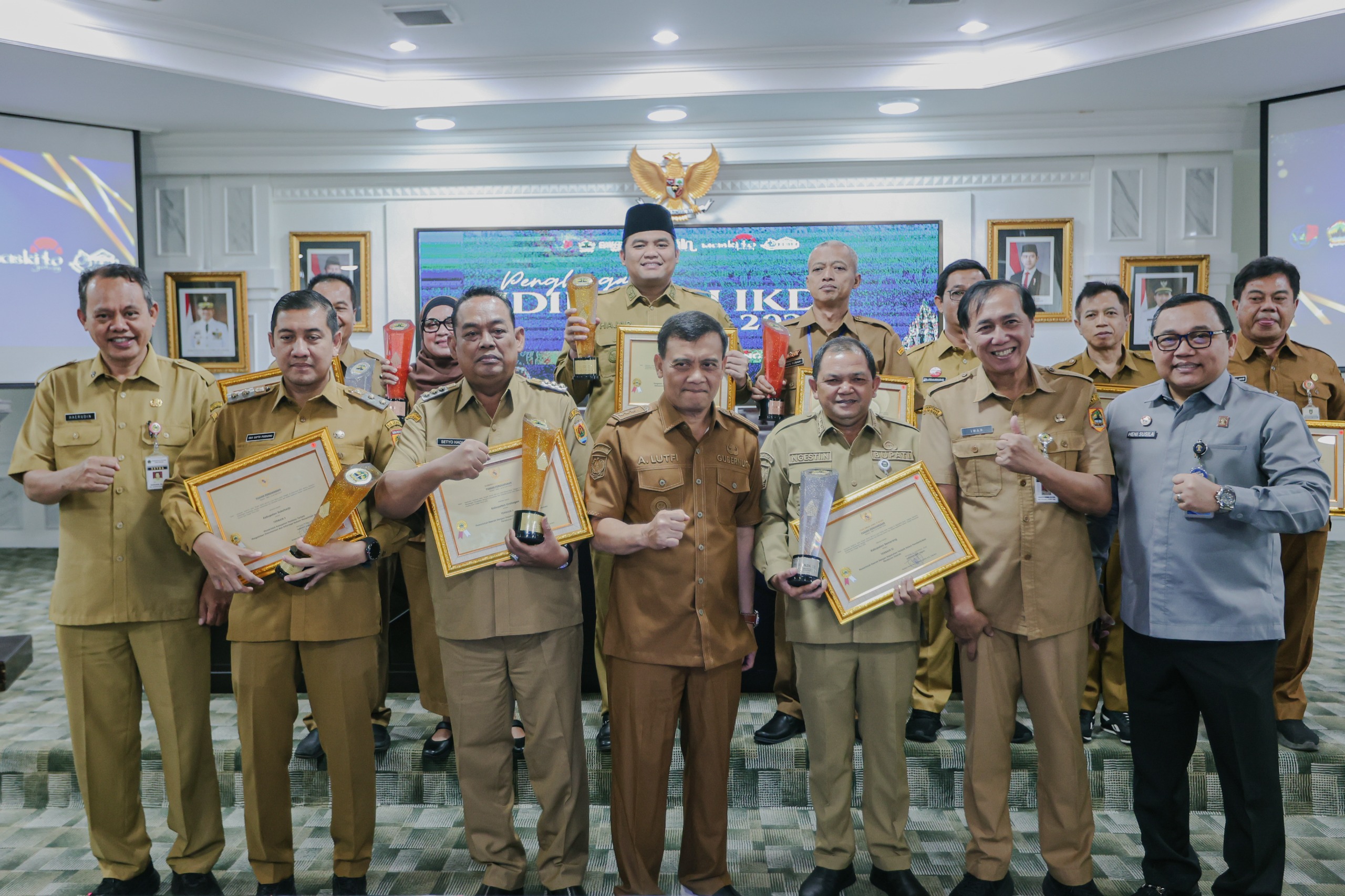 Pemprov Jateng Beri Penghargaan JDIH dan IKD Award 2026