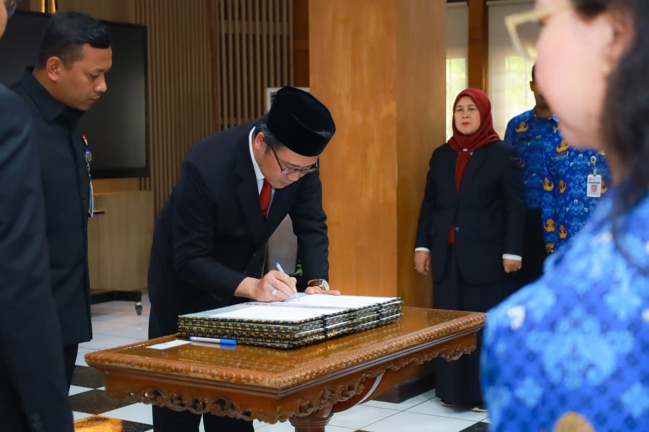 Lantik ASN dan Pejabat Fungsional, Bupati Grengseng Kembali Tekankan Integritas dan Profesionalisme