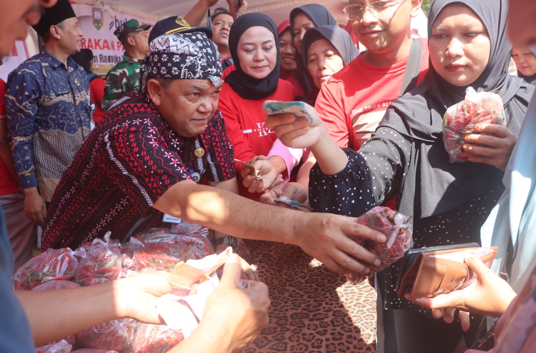Bazar Pangan Murah Lerep Ludes Diserbu Warga
